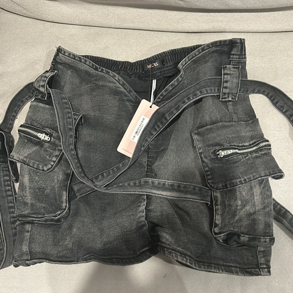 V waisted buckle flap pocket denim cargo skirt - Picture 2 of 3